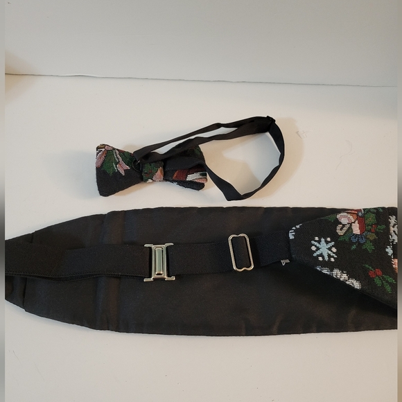 Desmonds Tie and Cummerbund Set Christmas - Picture 3 of 5